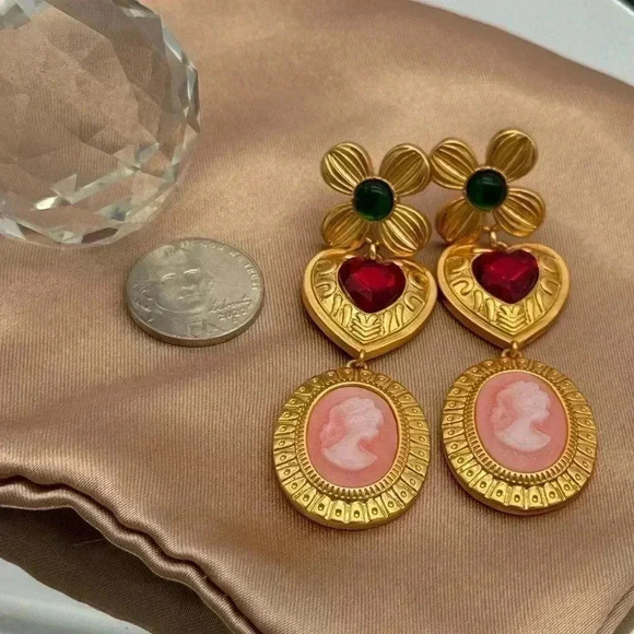 New Fashion Jewelry Baroque Style Earrings - Picture 2 of 6